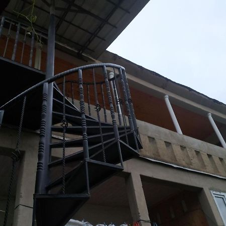 Guest House Nene Местія Екстер'єр фото
